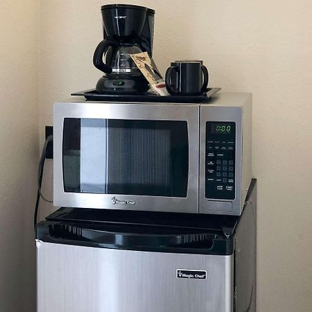 Econo Lodge Inn & Suites Oakland Airport Экстерьер фото