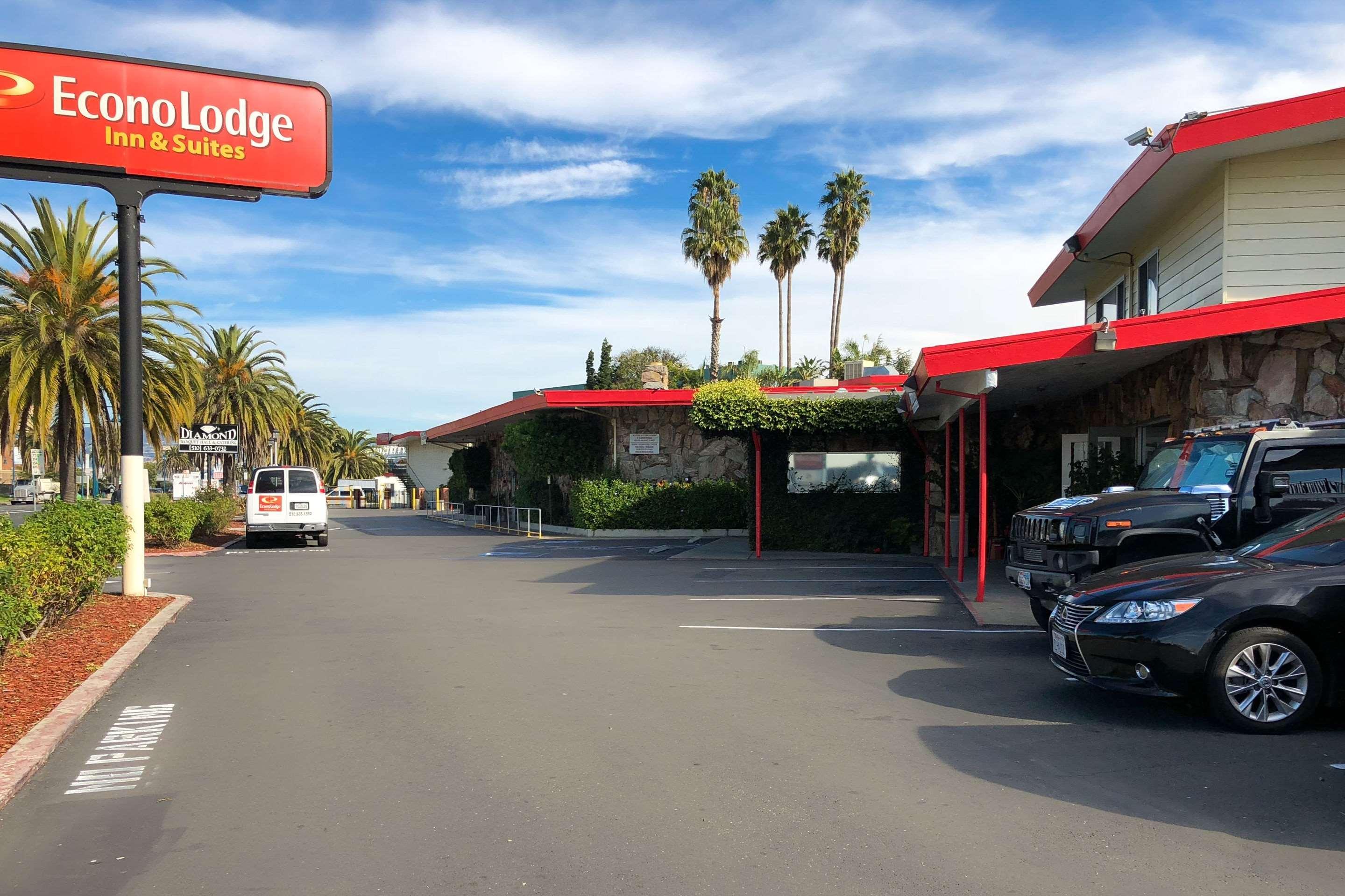 Econo Lodge Inn & Suites Oakland Airport Экстерьер фото