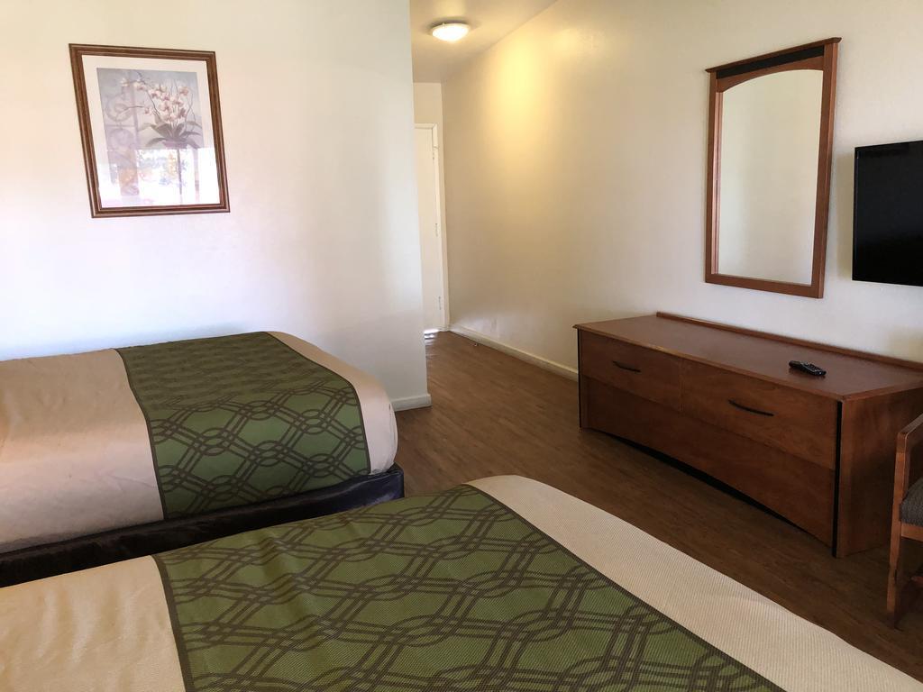 Econo Lodge Inn & Suites Oakland Airport Экстерьер фото