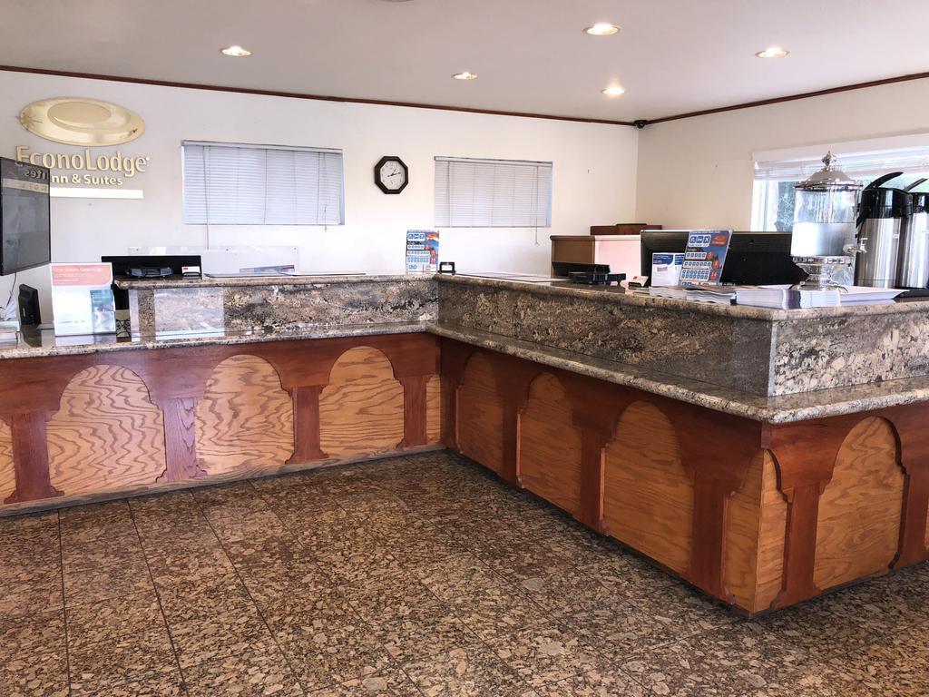 Econo Lodge Inn & Suites Oakland Airport Экстерьер фото
