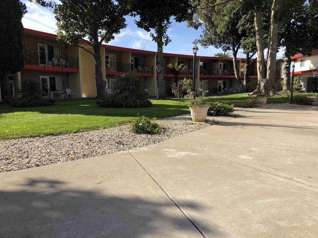 Econo Lodge Inn & Suites Oakland Airport Экстерьер фото