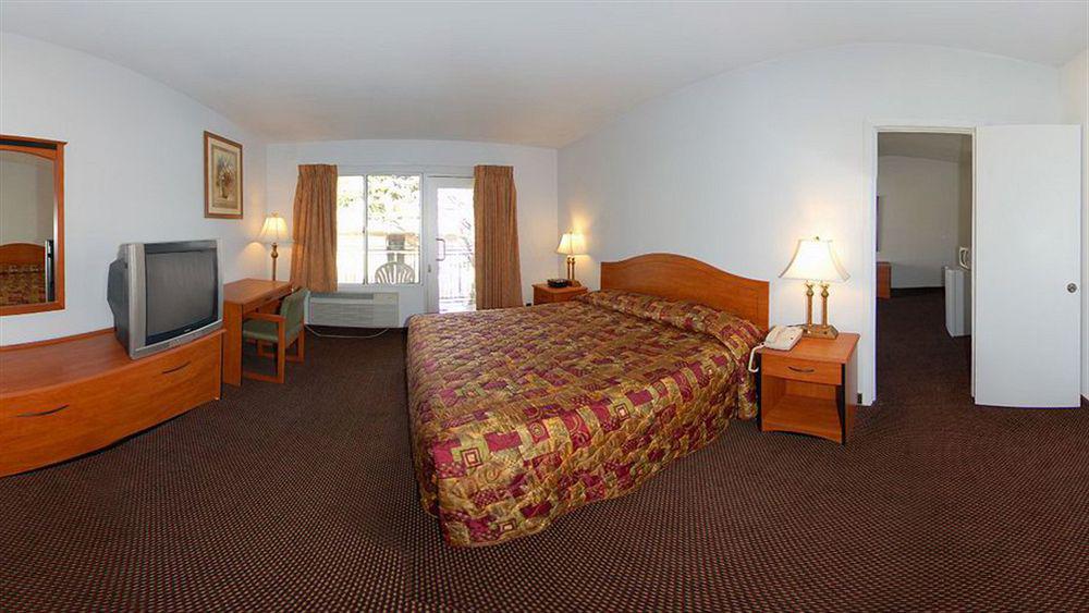 Econo Lodge Inn & Suites Oakland Airport Экстерьер фото